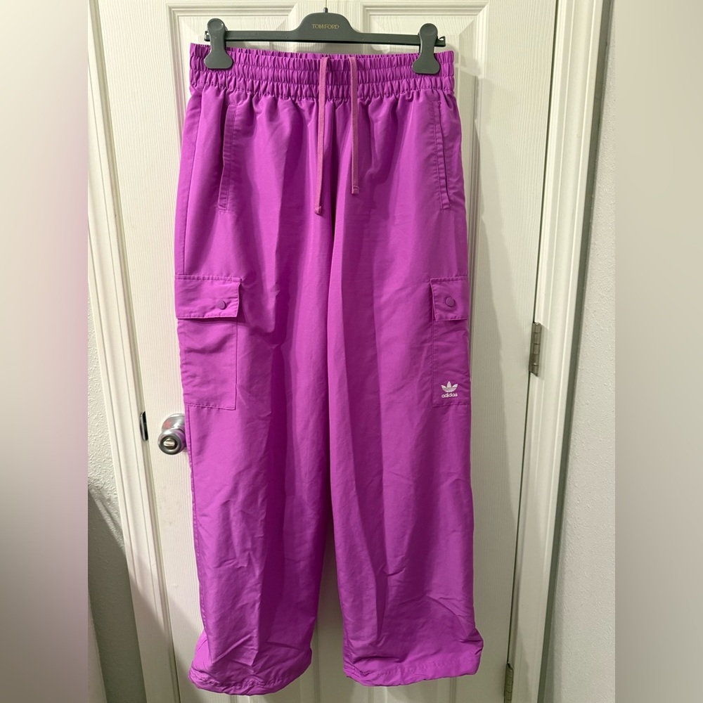 Adidas ESSENTIAL WOVEN CARGO PANTS (PURPLE)